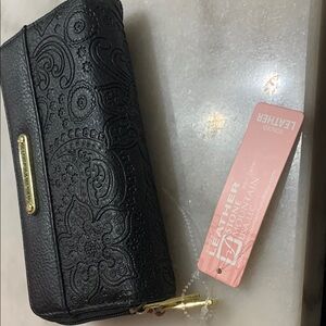 Stone Mountain Accessories Black Embossed Wallet